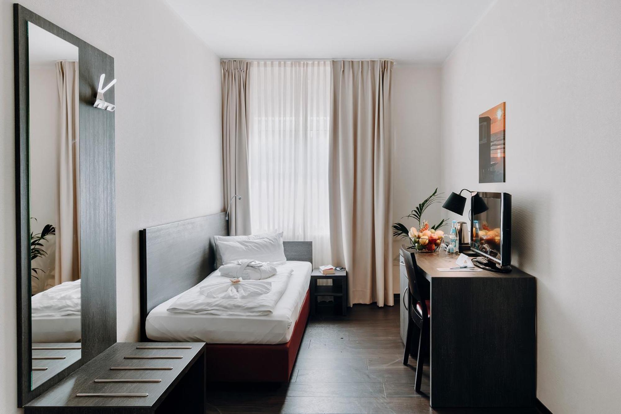Single Room,1765860758:JPEG